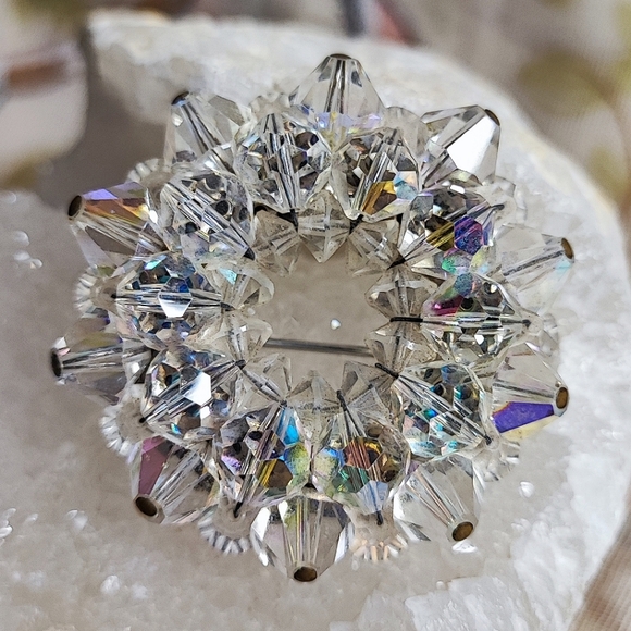 Clear Aurora Borealis Bicone Crystal Large Silver Tone Round Vintage Brooch EUC - Picture 1 of 11
